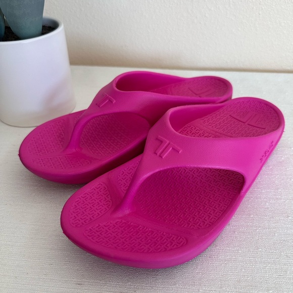 Telic Pink Flamingo Arch Support Pain Relief Energy Flip Flops Medium - Picture 3 of 11